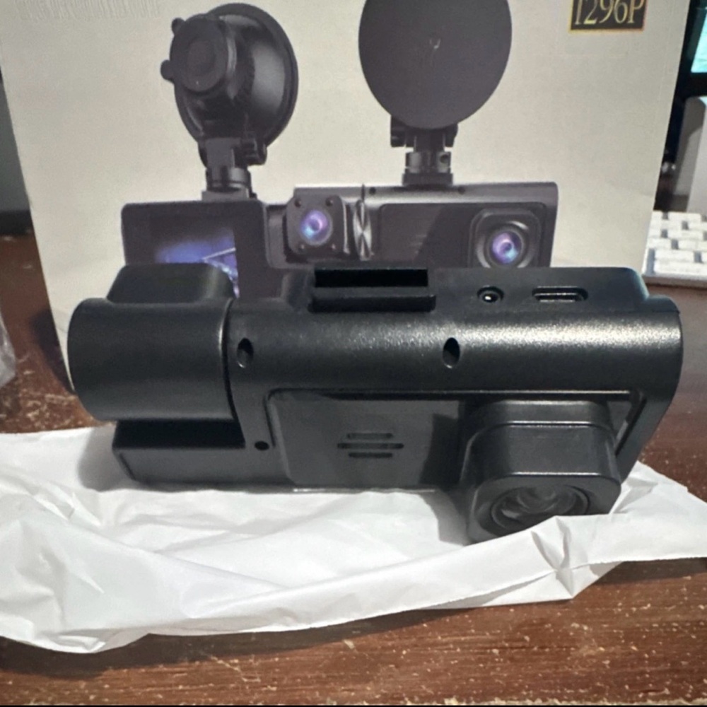 Black 180° Swivel Dash Camera with Night Vision - Picture 3 of 6